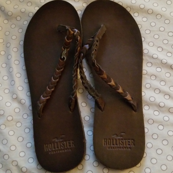 hollister leather flip flops